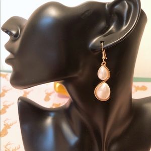 2020 pearl boutique earrings